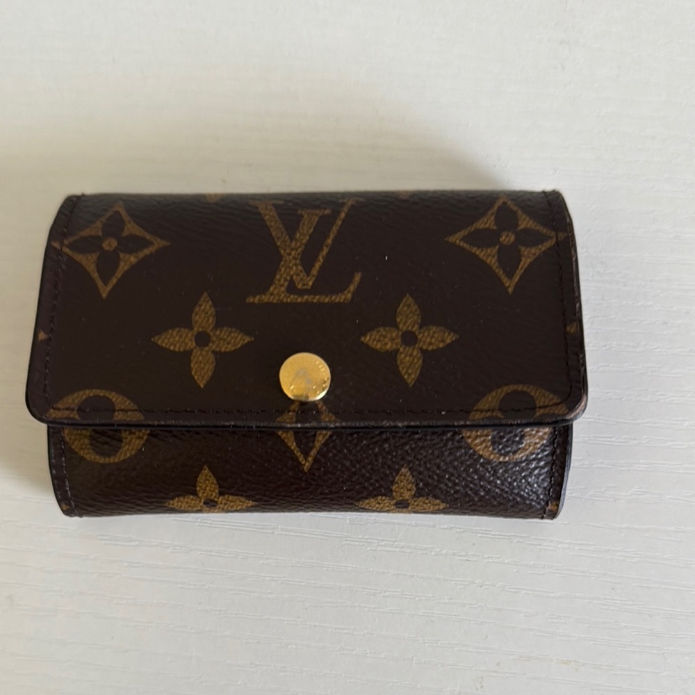 Authentic Louis Vuitton Brown Monogram 6 Key Holder